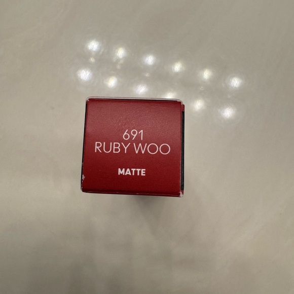 Red Mac Ximal Matte Lipstick! - Picture 3 of 5